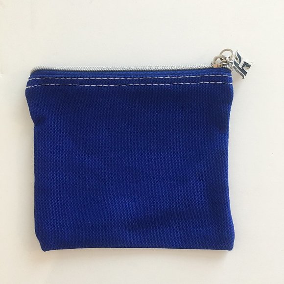 Kiehl's Pouch for Toiletries - Flight Exclusive - Picture 2 of 5